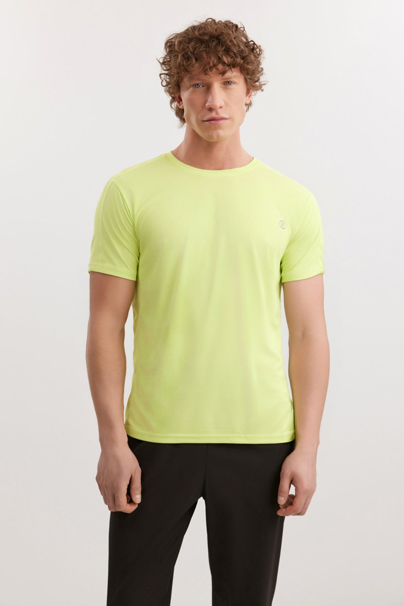 Спортивная футболка